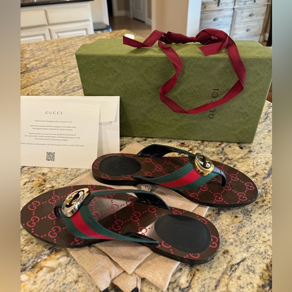Gucci Thong Sandal size 38 worn one time box included - Picture 7 of 8